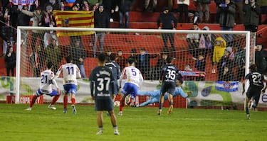 1-0. Sito Barrera marca el primer gol de penalti en el minuto 54 de partido.