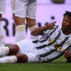 Andrea Pirlo estudia poner a Cuadrado como extremo