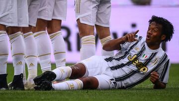 Andrea Pirlo estudia poner a Cuadrado como extremo