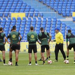 El tren del ascenso pasa por el estadio de Gran Canaria