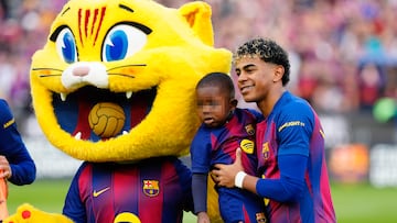 Lamine y su hermano Keyne, con Cat.