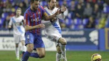 David Navarro (i) en un partido con el Levante.