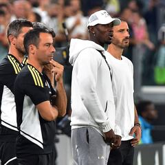 When is Juventus midfielder Paul Pogba expected to return from knee surgery?