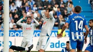 VITORIA , 02/11/2025.- El centrocampista del Espanyol Antoniu Roca (c) se lamenta tras una ocasión fallada en el partido de LaLiga entre el Alavés y el Espanyol disputado este domingo en el estadio de Mendizorrotza. EFE / L. Rico