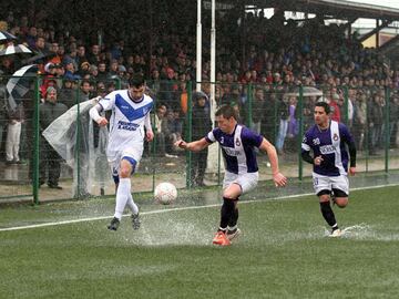 Deportes Temuco y Unión Temuco han jugado como local en estadio ubicado en Padre Las Casas, que recuerda a los viejos estadios sureños: de lata y madera, con lluvia, y todos resguardados bajo techo.