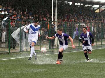 Deportes Temuco y Unión Temuco han jugado como local en estadio ubicado en Padre Las Casas, que recuerda a los viejos estadios sureños: de lata y madera, con lluvia, y todos resguardados bajo techo.