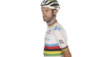 12/10/18 CICLISMO ALEJANDRO VALVERDE MAILLOT ARCOIRIS Y NUEVA BICICLETA CANYON 