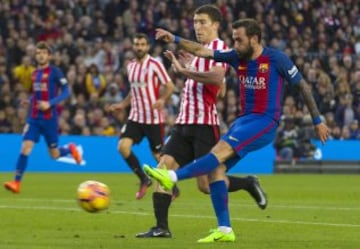 Aleix Vidal marca el 3-0.