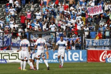 Los cruzados lamentan el tanto de los penquistas.