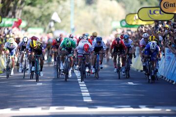 Elia Viviani batió a Caleb Ewan, Sagan y Alexander Kristoff en el ajustado esprint de Nancy. Esta es la segunda victoria seguida del Quick Step tras la conseguida en la jornada de ayer por Julian Alaphilippe. 