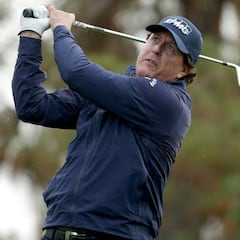 Mickelson lidera el Desert Classic con 60 golpes; Rahm marcha octavo