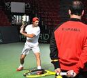 Nadal: broma radiofónica y entrenamiento