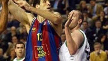 <b>TRES MESES.</B> El periodo inicial de baja previsto para el pívot del Barcelona era de tres meses.