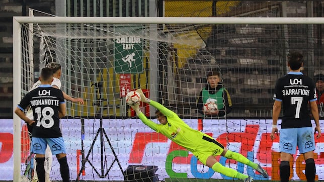Colo Colo celebró un penal antes de anotarlo: no fue gol