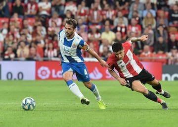 La dilatada carrera de Víctor Sánchez le ha llevado a pasar por el Barcelona, donde ganó Copa, Liga y Champions, Neuchatel Xamax, Xerez, Getafe y Espanyol. El centrocampista, de 33 años, ha jugado en el club perico 269 de los 377 encuentros que ha jugado en su trayectoria.