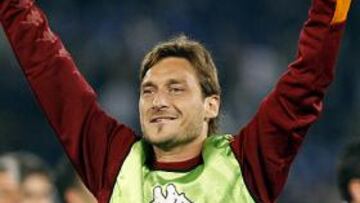 Multan con 20.000 euros a Totti por gesto contra los aficionados del Lazio