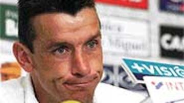 <b>EMOCIONADO</B>. Unzué anunció emocionado su adiós al fútbol.