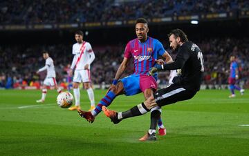 Pierre-Emerick Aubameyang y Stole Dimitrievski