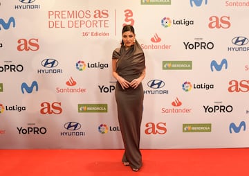 La influencer Sara Fructuoso, posando en la alfombra roja de los Premios AS 2022.





