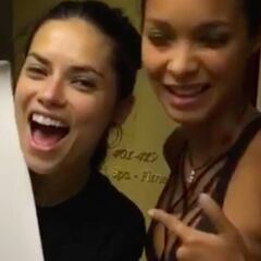 Adriana Lima, blanco de burlas en la red por este vídeo