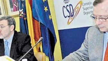 <b>CONTUNDENTE. </b>Jaime Lissavetzky, secretario de Estado para el Deporte, presentó ayer el proyecto de ley. A su derecha, Manuel Fonseca.