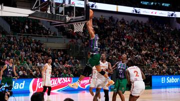 Gran salto de Tyson Pérez.