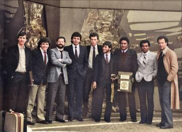 Elías Figueroa posa junto a grandes estrellas del fútbol mundial. Reunión de cracks en 1984.