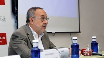 10/07/17 CURSOS DE VERANO EN EL ESCORIAL , UNIVERSIDAD COMPLUTENSE , MESA REDONDA DE ALFREDO RELAÑO ( DIRECTOR DEL DIAIRO AS DIARIOAS ) Y JOSE RAMON LETE ( PRESIDENTE DEL CONSEJO SUPERIOR DE DEPORTES CSD )