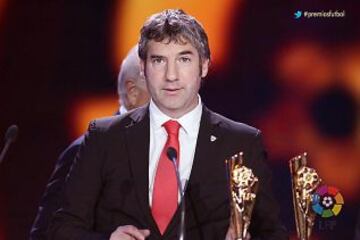 El presidenrte Javier Urrutia recoge el premio de juego limpio al Athletic de Bilbao.