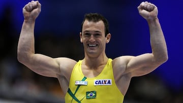 Diego Hyp&oacute;lito celebra su actuaci&oacute;n en potro durante los Mundiales de Gimnasia de Tokio 2011.
 