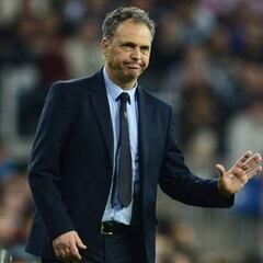 El Sevilla destituye a Montella y elige a Caparrós como técnico