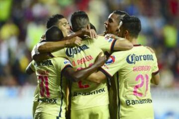 Las águilas portan simbólicamente el rosa por la campaña contra el cáncer de mama.