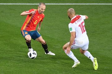 Iniesta y Amrabat.