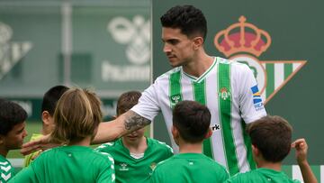 Bartra, en su presentación.