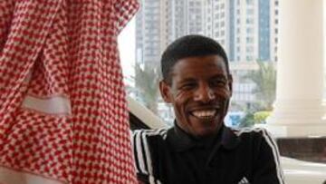 <b>CON LOS JEQUES. </b>Gebre aspira al récord del mundo en Dubai.