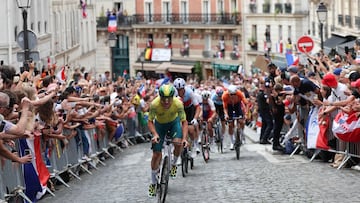 (FILES) The pack of riders (peloton) cycles in the ascent of Montmartre during the men's cycling road race during the Paris 2024 Olympic Games in Paris, on August 3, 2024. The final stage of the Tour de France will make three circuits of the historic district of Montmartre on its final stage, organisers of the world's greatest bike race confirmed on May 21, 2025. (Photo by Tim De Waele / POOL / AFP)