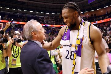 Florentino Pérez, presidente del Real Madrid, con Guerson Yabusele.