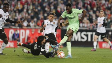 Iñaki Williams ante el Valencia en Copa.