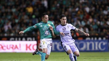 (L-R), Jose Rodriguez of Leon fights the ball with Alejandro Zendejas of America during the Quarterfinal first leg match between Leon and Club America as part of Torneo Apertura 2023 Liga BBVA MX, at Nou Camp Leon Stadium, November 29, 2023, in Leon, Guanajuato.