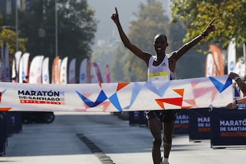 Jacob Kibet Chulyo y Gladys Yepkemoi se quedaron con la edición 2019 de la carrera que se realizó por las calles de la capital. 