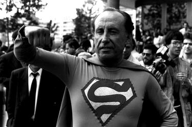 El legado de los Ruiz-Mateos fue largo, e intenso. Del 1991, a 2011, todo lo mediático de lo extradeportivo se trasladó al terreno de juego. La ‘abejita’, su animal preciado, el traje de Superman o de ‘chulapo’ a la puerta de los Juzgados, su enfrentamiento con el ministro Boyer… Sumado al posterior éxito del Rayo Vallecano como entidad, registrando los mayores éxitos deportivos de la historia de la entidad madrileña, le hacen ser, sin duda, uno de los mayores personajes, no solo del fútbol, sino de la historia española.