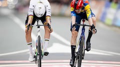 Skjelmose da la campanada ante Pocagar y Evenepoel en una Amstel para el recuerdo