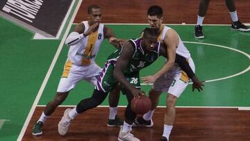 La sangre fría de Roberts pone a Unicaja con un pie en los cuartos de final