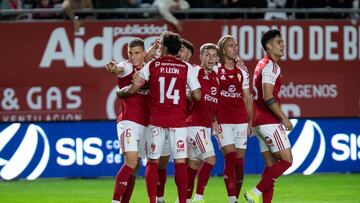 Los granas celebran uno de los goles ante el Castilla.