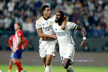 1-1. Antonio Rüdiger celebra el primer gol con Jude Bellingham.