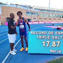 Jordan Díaz salta 1,52 metros más que el recordman mundial a su edad