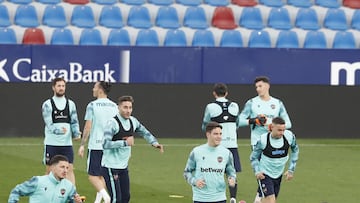 11/03/21 LEVANTE UD
ESTADIO CIUDAD DE VALENCIA ENTRENAMIENTO
BARDHI ROCHINA VUKCEVIC ROGER GRUPO