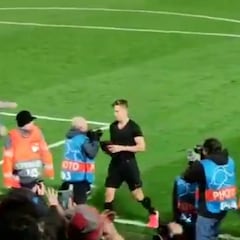 Broncano ha pagado 8.100€ por su camiseta de Anfield... pero Llorente hizo esto con ella al acabar el partido