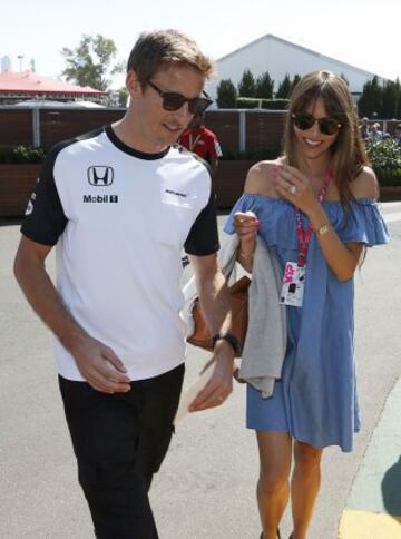 Jenson Button y Jessica Michibata.