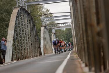 El pelotón de los escapados durante la decimonovena etapa de la Vuelta Ciclista a España disputada entre La Bañeza e Íscar.
